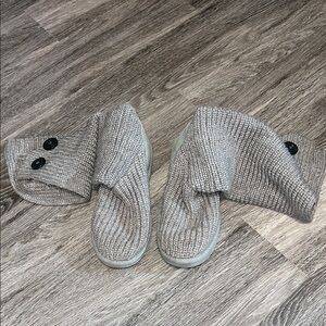 Vintage Gray Knit UGGS Womens Size 8